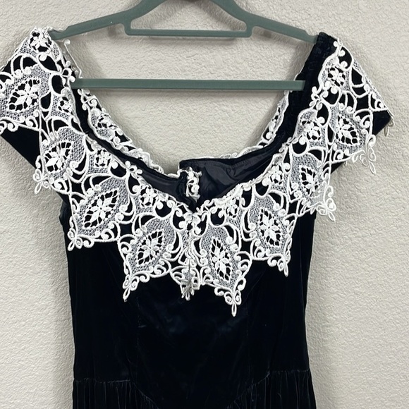 Vintage Velvet V Waist Midi Dress Lace Collar Off the Shoulder Black - Picture 2 of 12